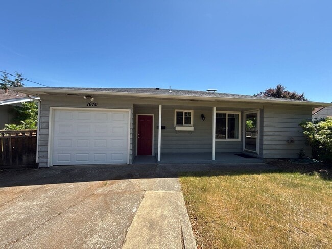 Building Photo - 1670 Yew St SE