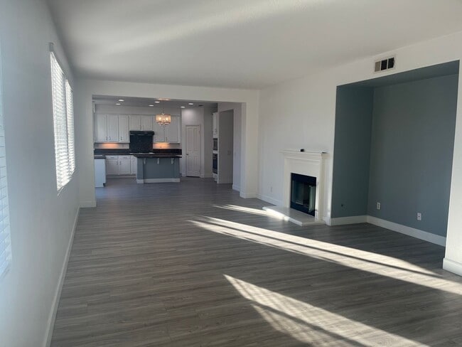 Building Photo - Welcome to our Spacious 4 Bedroom in Menifee