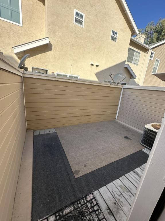 Building Photo - 9990 Scripps Vista Way