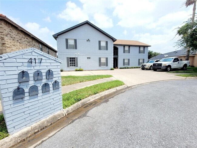 Building Photo - 18 Ulex Ave