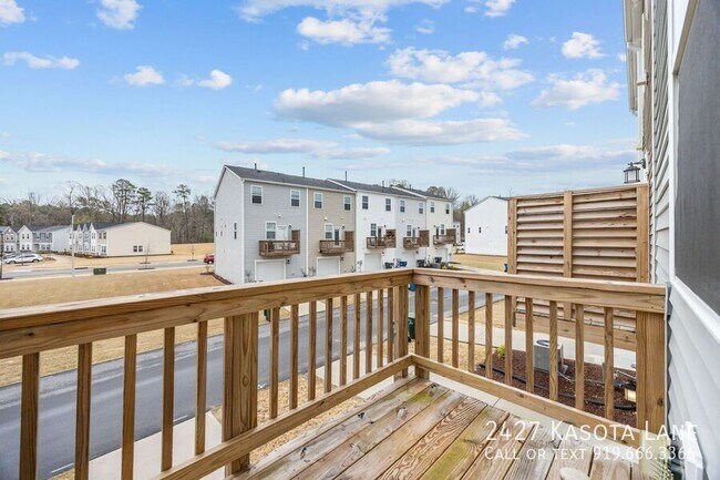 Building Photo - 2427 Kasota Ln