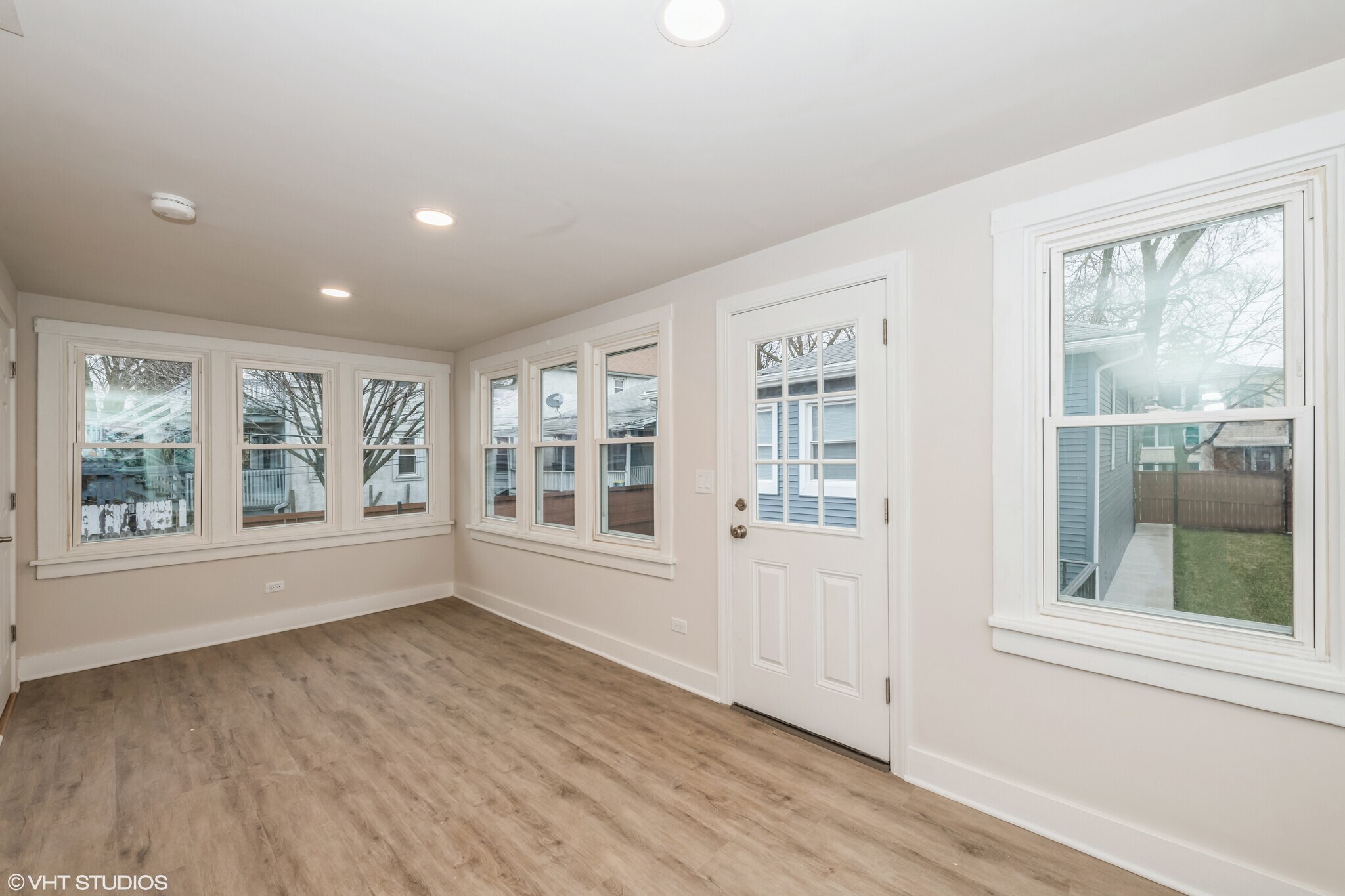 Sun filled family room - 1127 Hannah Ave