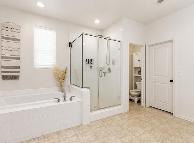 Building Photo - 2772 E Kennedy Privado