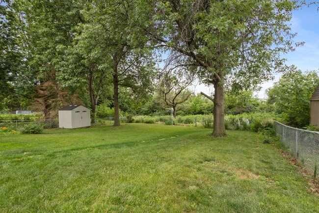 Building Photo - Fully Remodeled South Lincoln 4 Bedroom