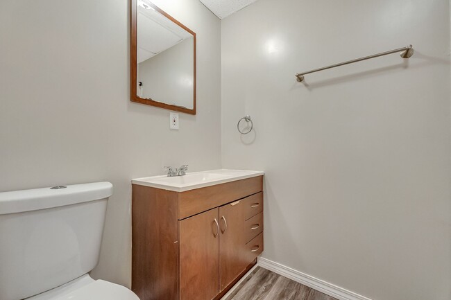 Building Photo - Private Walkout Basement Unit Overlooking ...