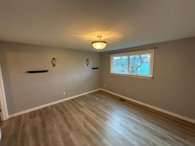 Building Photo - 3677 Carmelle Ct NE