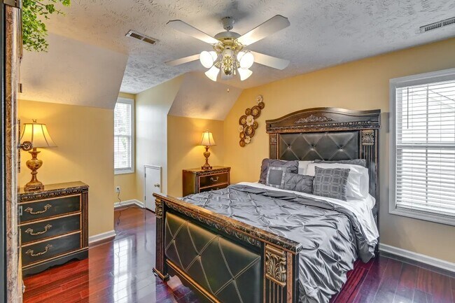 Building Photo - 1139 Curry Ford Dr