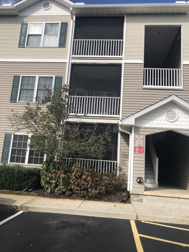 Primary Photo - 100 Cascade Ln