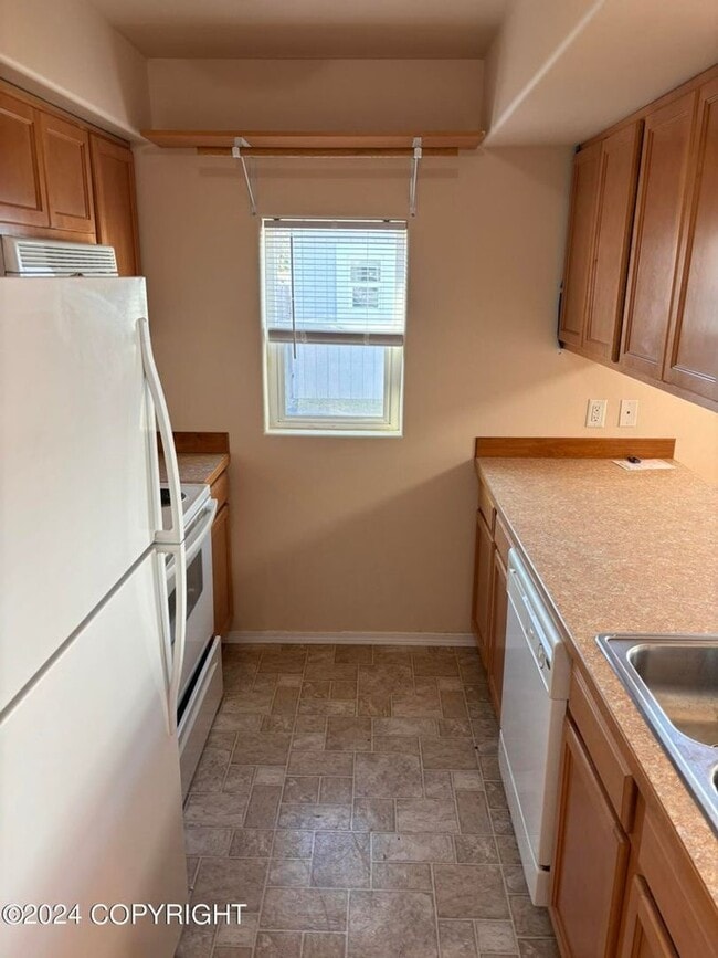 Building Photo - 2 Bed UMED Townhouse