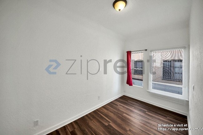 Building Photo - 2818 S Bronson Ave