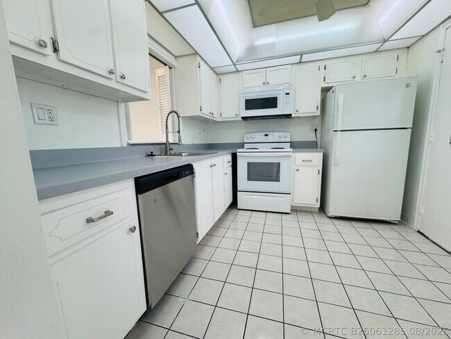 Building Photo - 3849 NE 169th St