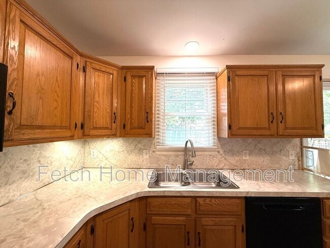 Building Photo - 55 Beech Ln