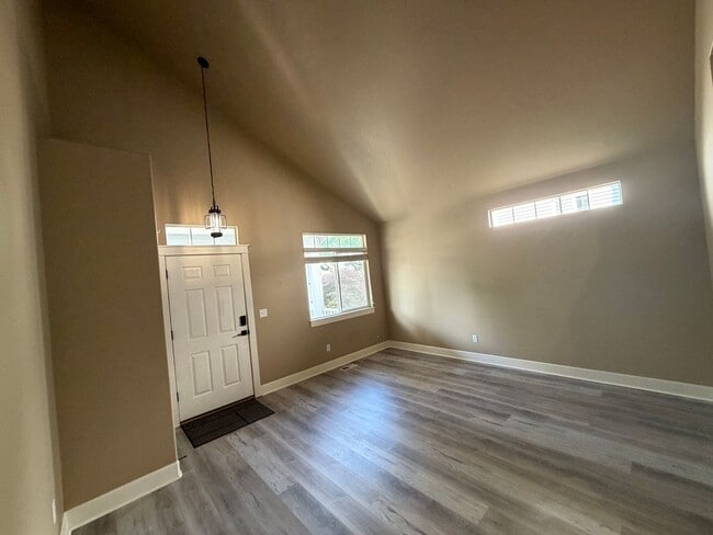 Building Photo - BEAUTIFUL 3 Bed | 2.5 Bath Home with Modern Updates, AC & 2-Car Garage