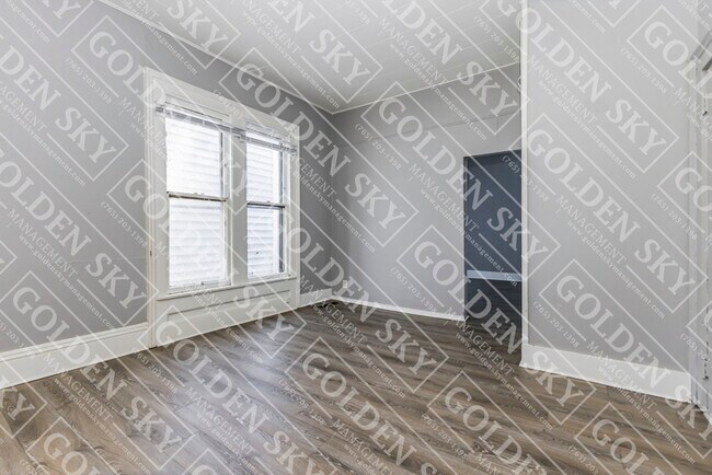 Building Photo - 619 W Adams St