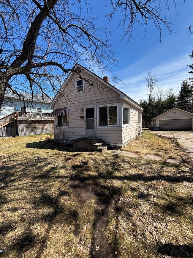 Building Photo - 2 Bed 1 Bath Single Family Home in Rhinelander