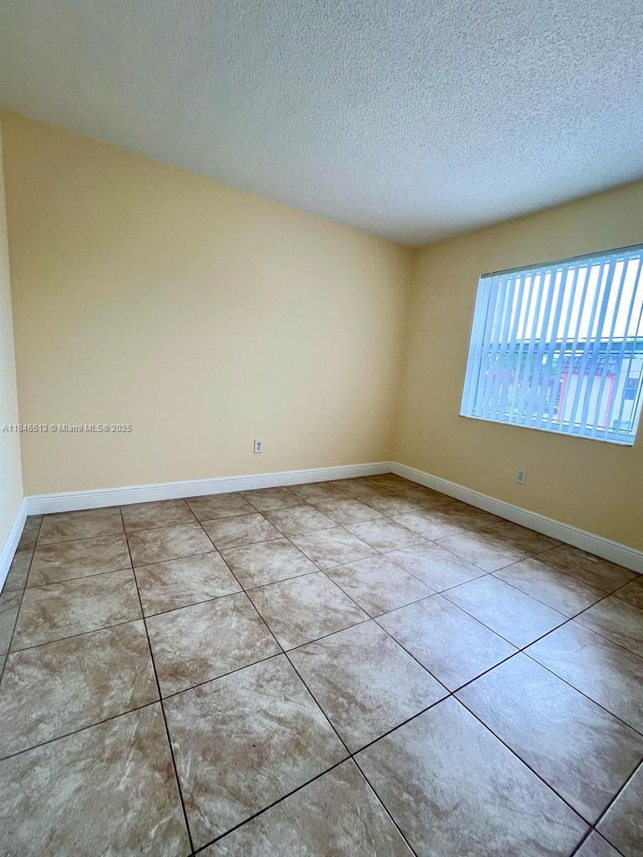 Building Photo - 20800 NE 8th Ct