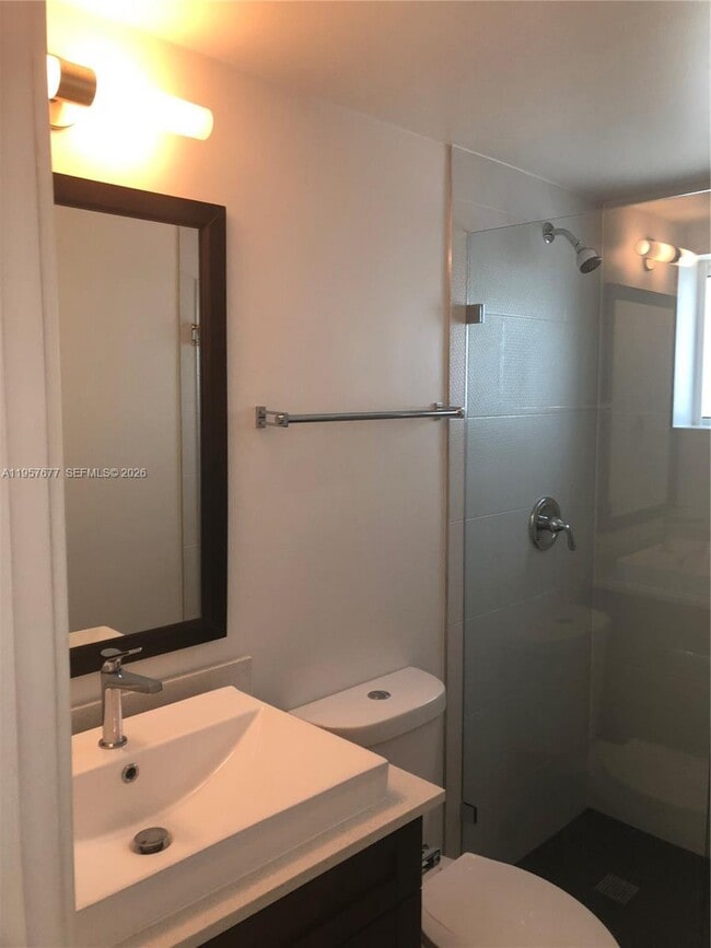 Building Photo - 10001 W Bay Harbor Dr