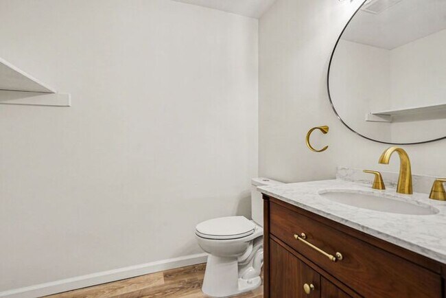 Building Photo - 2BR/1.5BA End Unit Townhome Near Downtown Snellville!