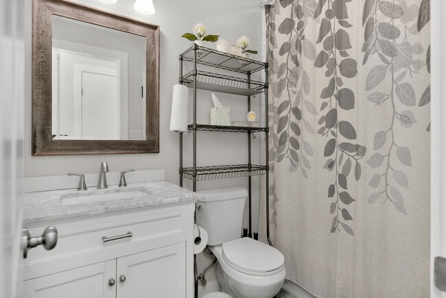 Building Photo - Furnished Duplex - Unit A