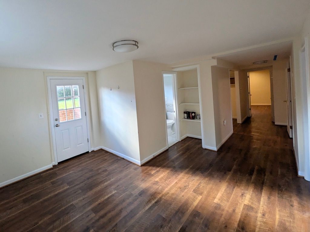 Building Photo - 9204 Davidson St