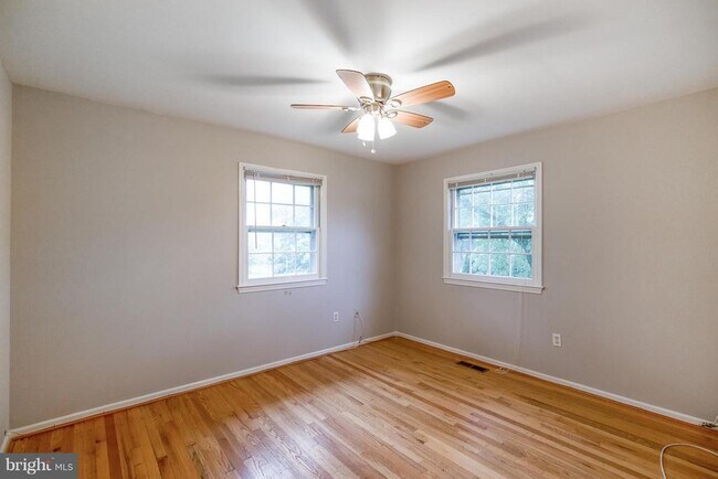 Building Photo - 2012 Friendship Ln