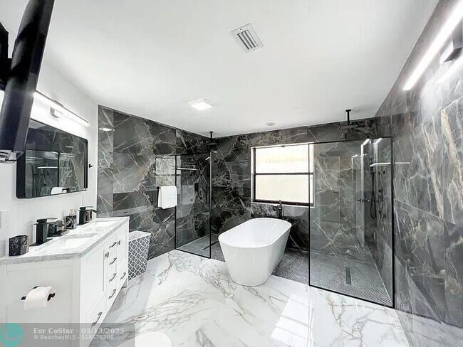 Building Photo - 2060 Amesbury Cir
