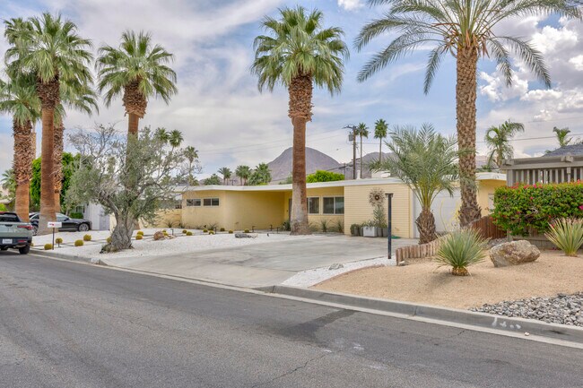 Building Photo - 74533 Peppertree Dr