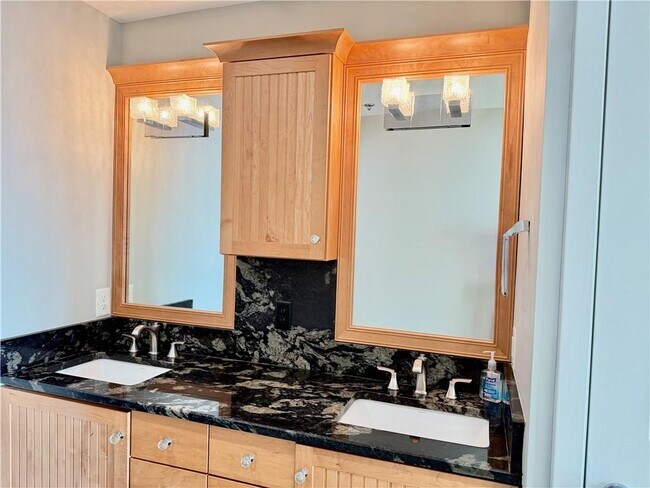 Building Photo - 3338 Peachtree Rd NE