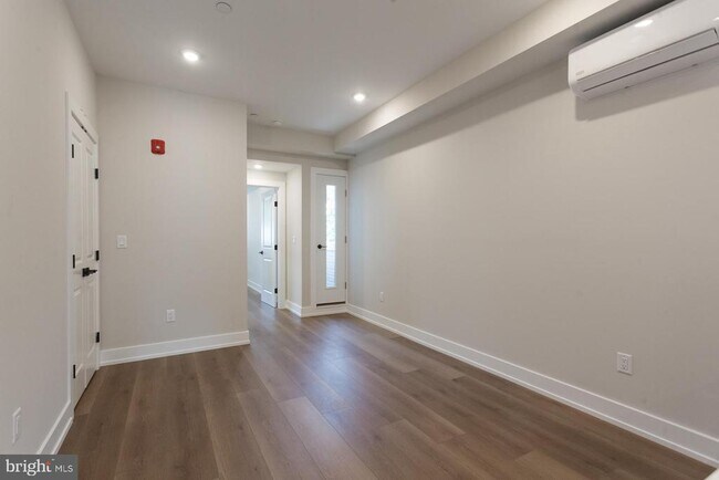 Building Photo - 3849 Fairmount Ave