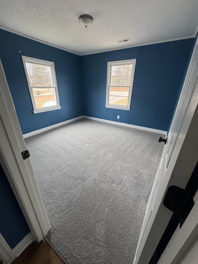 Building Photo - 211 Jane Ave