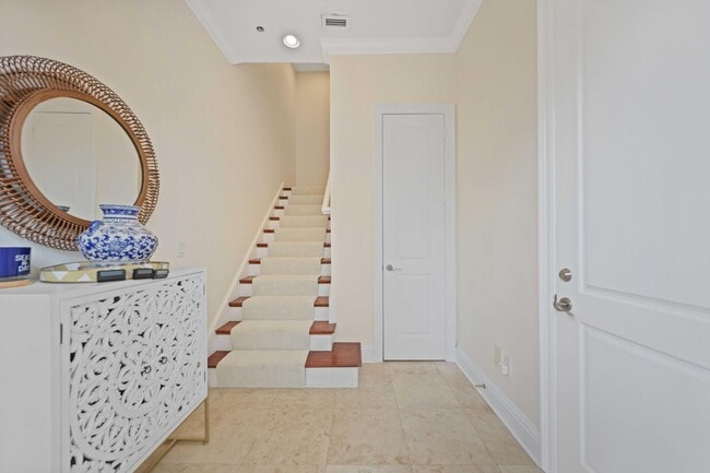 Building Photo - 285 SE 6th Ave