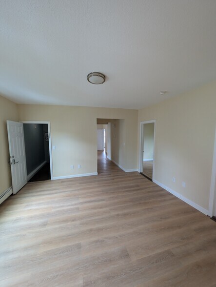 Building Photo - 476 3rd St