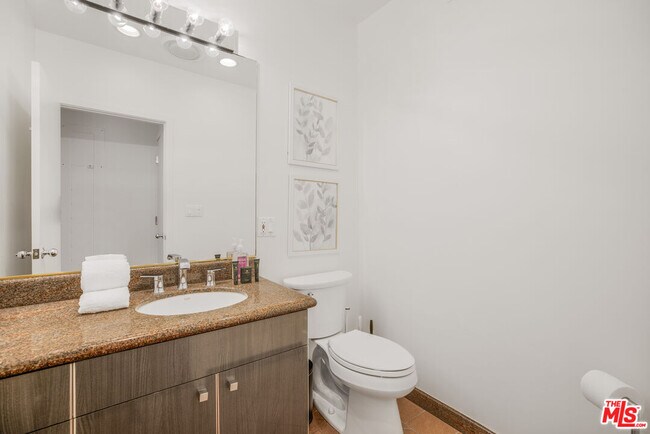 Building Photo - 8507 Franklin Ave