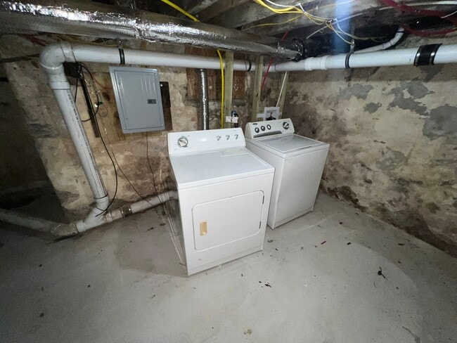 Building Photo - Beautiful 3 Bedroom Home