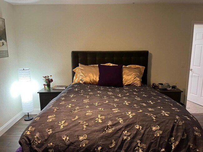 Building Photo - 626 74th St N