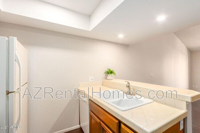 Building Photo - 746 E Morningside Dr