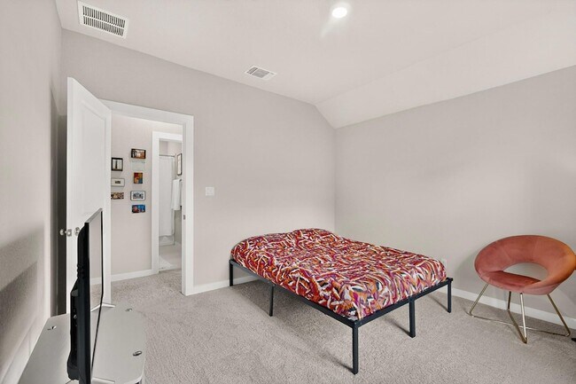 Building Photo - 1008 Summer Gln