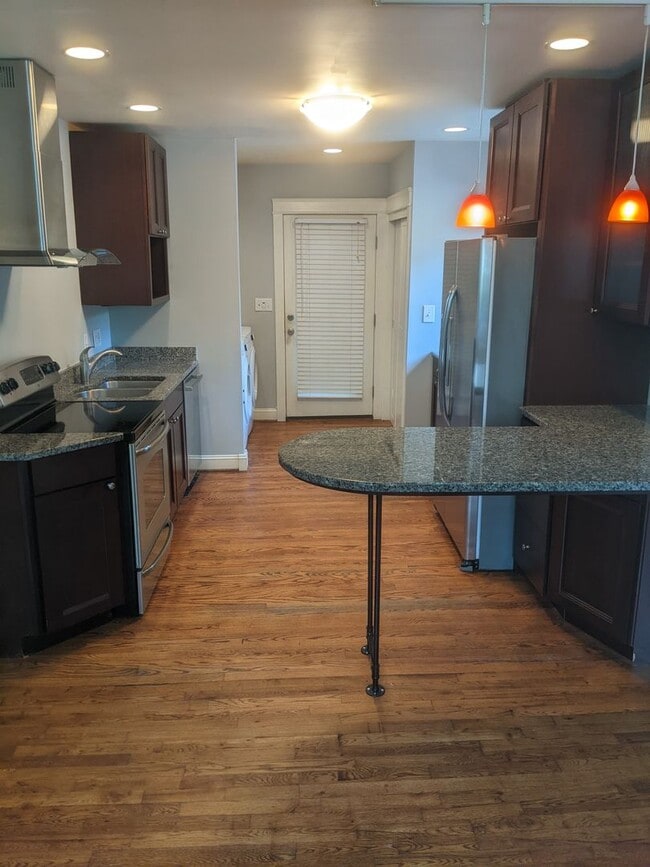 Building Photo - 105 W Longview St