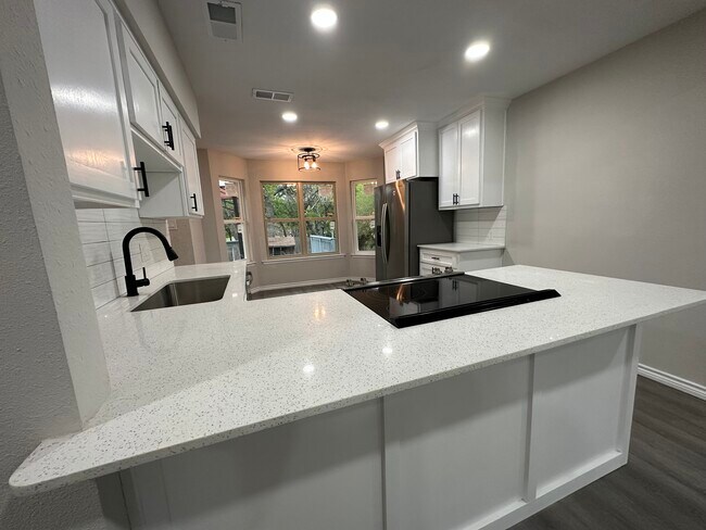 Building Photo - 2001 Emerson Ln