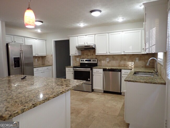 Building Photo - 827 Sinclair Way