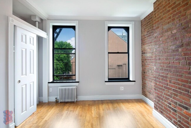 Building Photo - 248 Mott St