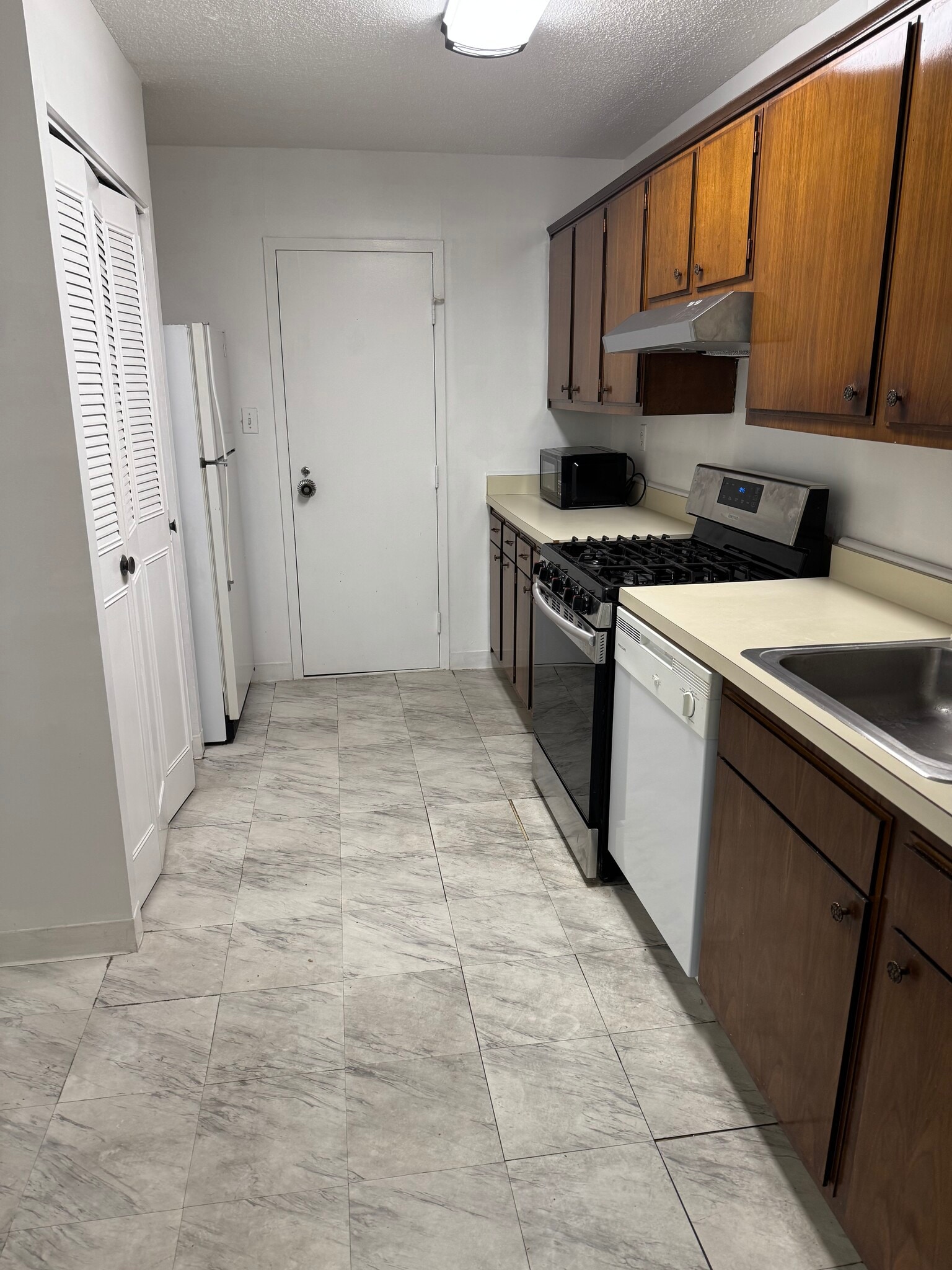 Building Photo - 4401 Roland Ave