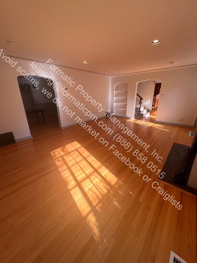 Building Photo - Free Perks, Pet-Friendly Oversized 4-Bedro...