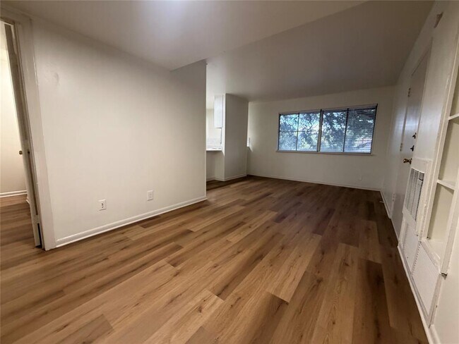 Building Photo - 3304 Red River St