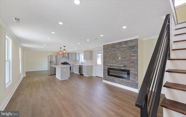 Building Photo - 3524 Meadowside Ave
