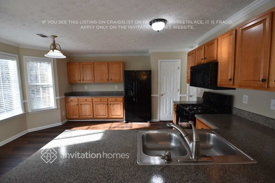 Building Photo - 3665 Wake Robin Way