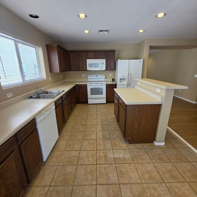 Building Photo - 18418 W Westfall Way