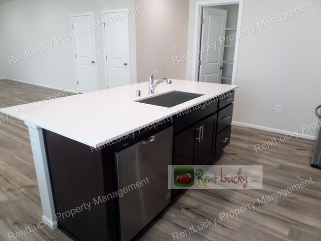 Building Photo - NEW PRICE! Fantastic 3-Bedroom + Den + Bonus Room Home with A/C in Milton!