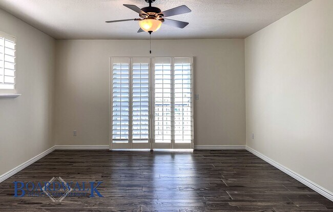 Building Photo - Modern Living Meets Mountain Lifestyle in Sandy