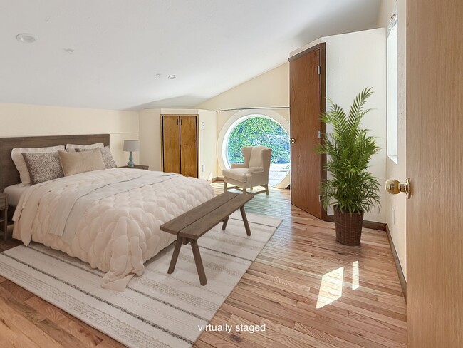 Building Photo - Hip, cool custom 3 bed, 2 bath, 1 car - Ol...